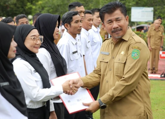 Sekda Kukar Tekankan Disiplin Kinerja Usai Serahkan SK PPPK